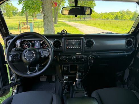 Used 2023 Jeep Gladiator Sport AWD/4WD image 11