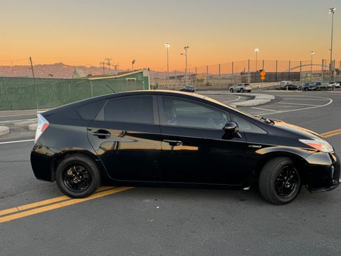 Used 2015 Toyota Prius Four image 4