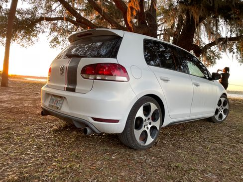 Used 2010 Volkswagen GTI 4-Door image 4