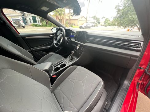 Used 2025 Volkswagen Jetta Sport image 10