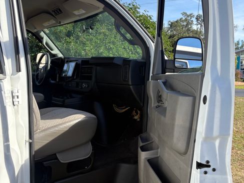 Used 2017 Chevrolet Express 3500 LT w/ LT Preferred Equipment Group image 11