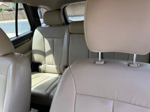 Used 2012 Hyundai Santa Fe Limited w/ Navigation Pkg 4 FWD image 9