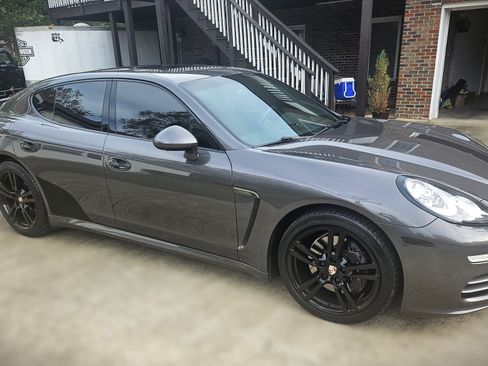 Used 2016 Porsche Panamera 4 Edition image 4