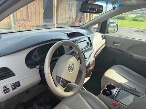 Used 2014 Toyota Sienna XLE AWD/4WD image 10