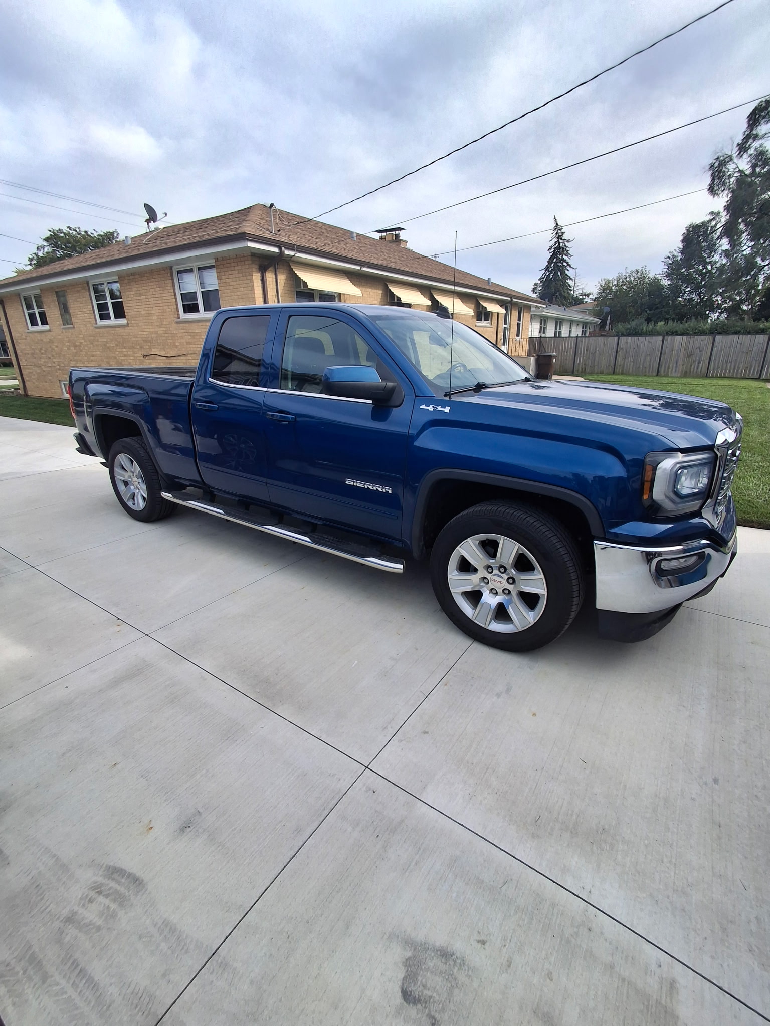 Used 2019 GMC Sierra 1500 SLE w/ SLE Value Package AWD/4WD image 1