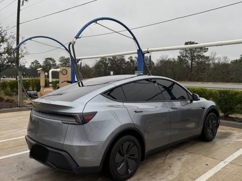Used 2026 Tesla Model Y Long Range RWD image 2