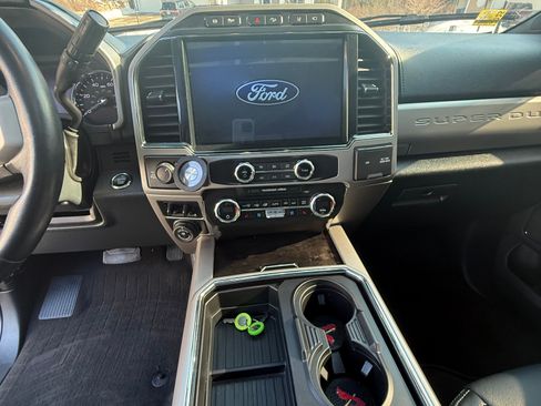 Used 2022 Ford F250 Lariat w/ Lariat Ultimate Package image 11
