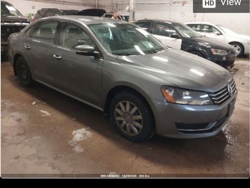 Used 2014 Volkswagen Passat 1.8T S image 1