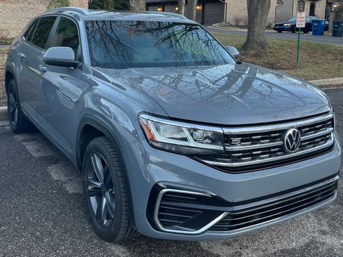 Used 2020 Volkswagen Atlas Cross Sport SE image 1