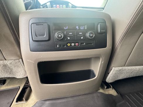 Used 2016 Chevrolet Suburban LT RWD image 13