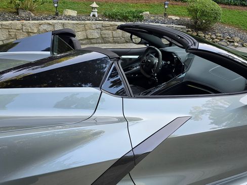 Used 2022 Chevrolet Corvette Stingray Preferred Conv w/ Z51 Performance Package RWD image 9