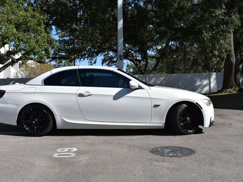 Used 2010 BMW 335i Convertible image 19