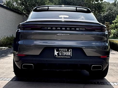 Used 2024 Porsche Cayenne Coupe AWD/4WD image 5