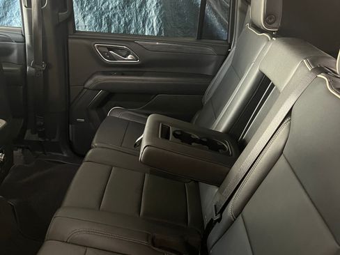 Used 2021 GMC Yukon XL SLT image 16