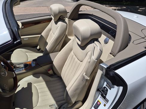 Used 2009 Mercedes-Benz SL 550 image 12