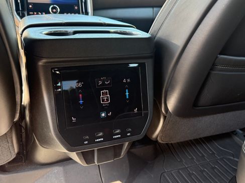 Used 2025 GMC Yukon Denali Ultimate AWD/4WD image 18