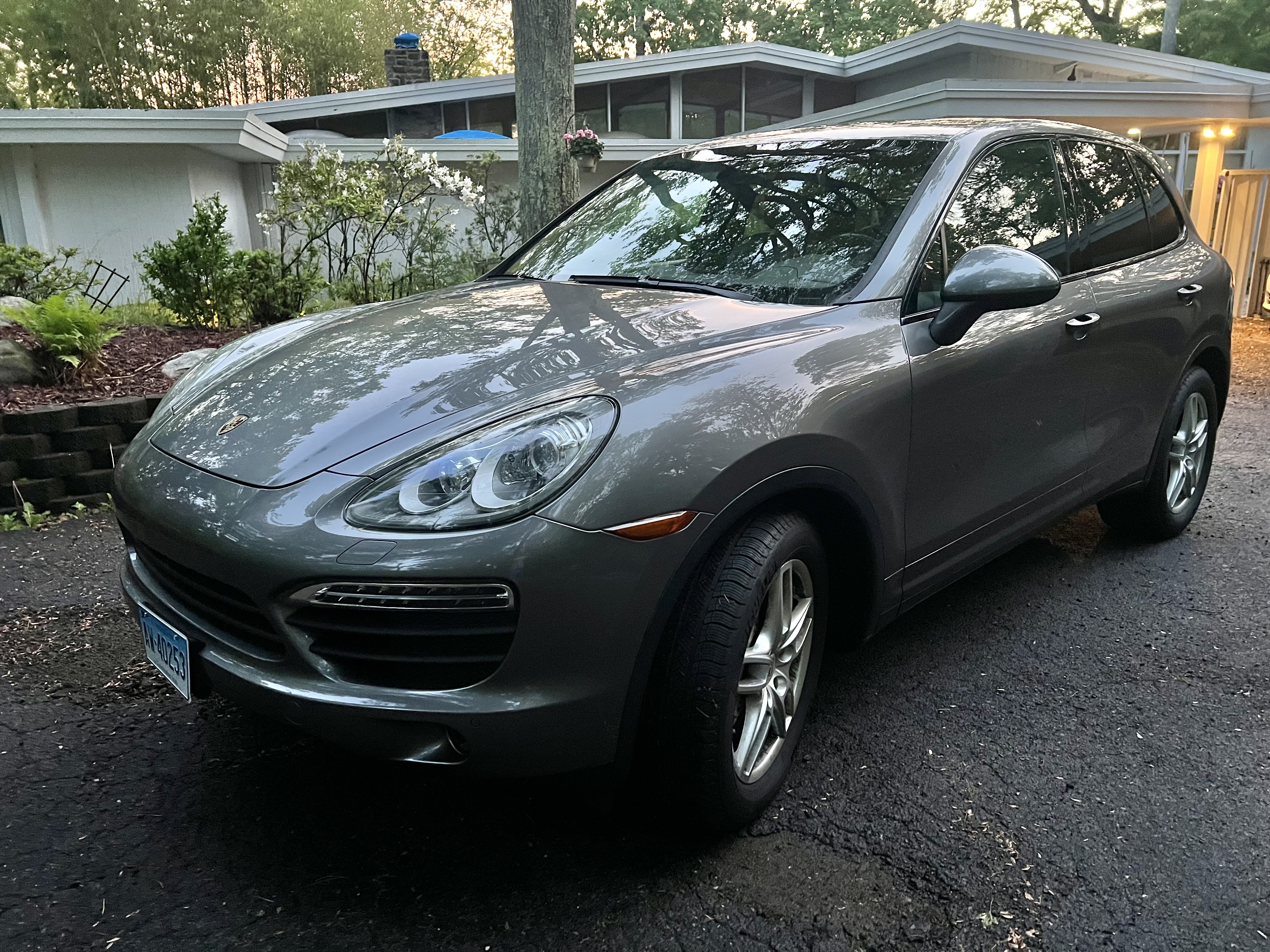Used 2011 Porsche Cayenne S AWD/4WD image 9
