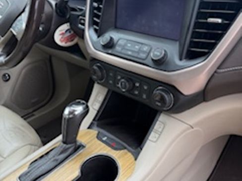 Used 2018 GMC Acadia Denali image 6