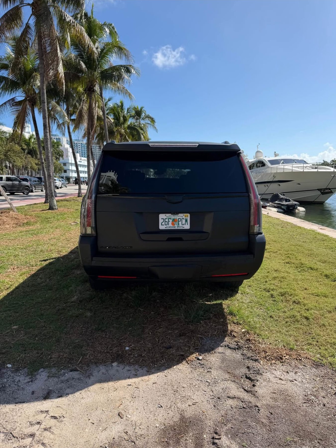 Used 2018 Cadillac Escalade ESV Luxury RWD image 9