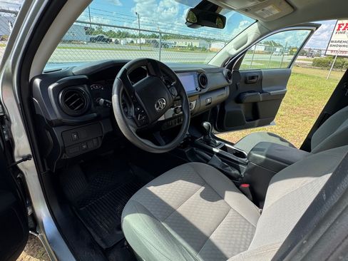 Used 2022 Toyota Tacoma SR image 10