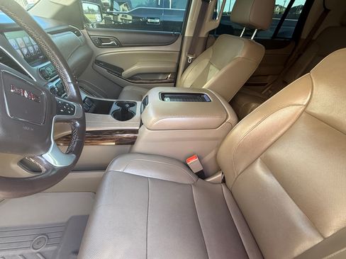 Used 2017 GMC Yukon SLT AWD/4WD image 5