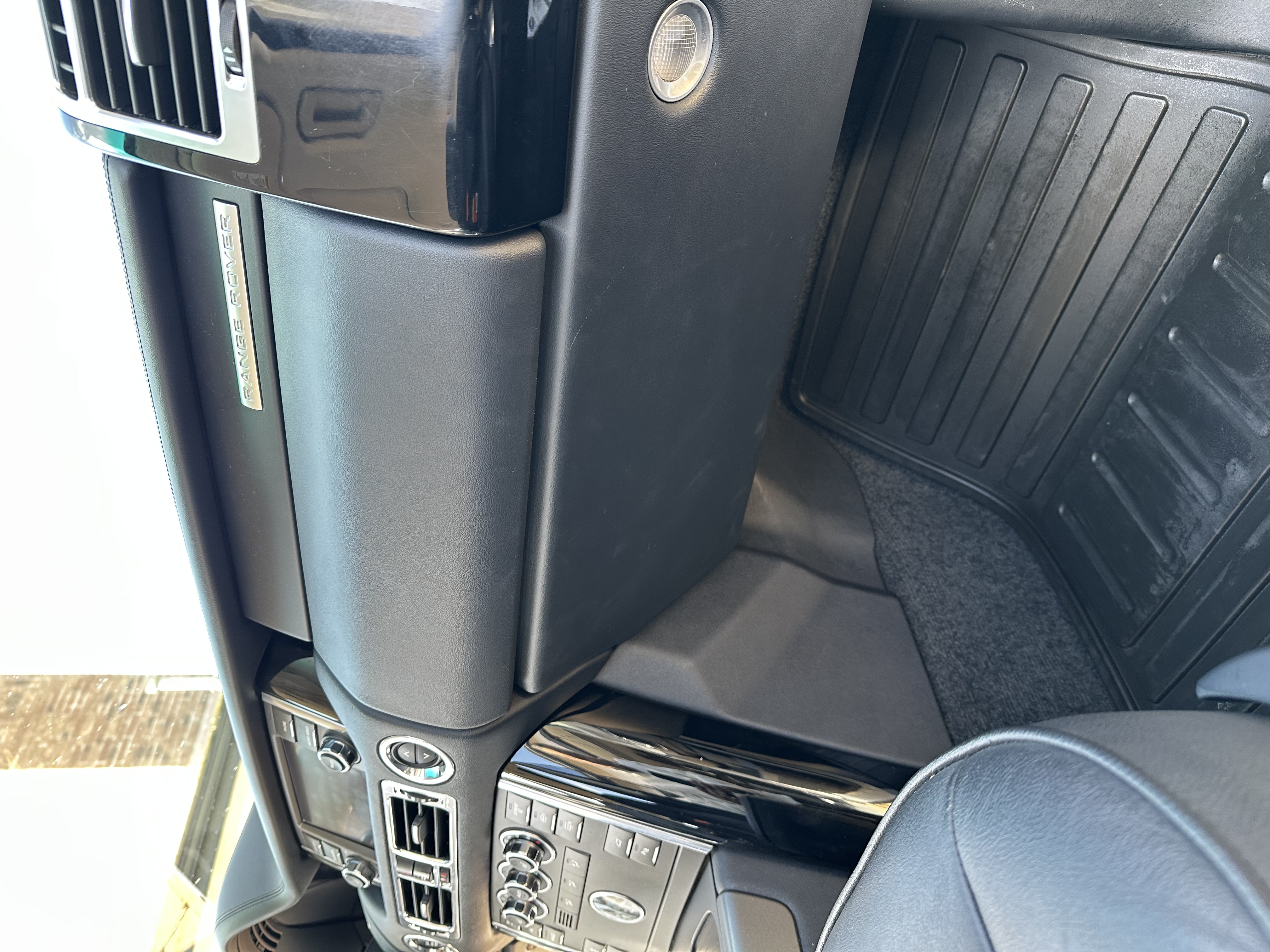 Used 2012 Land Rover Range Rover HSE AWD/4WD image 15