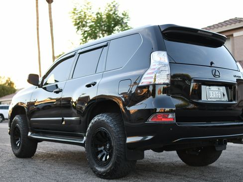 Used 2017 Lexus GX 460 AWD/4WD image 2