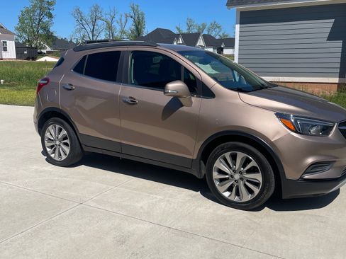 Used 2019 Buick Encore Preferred image 1