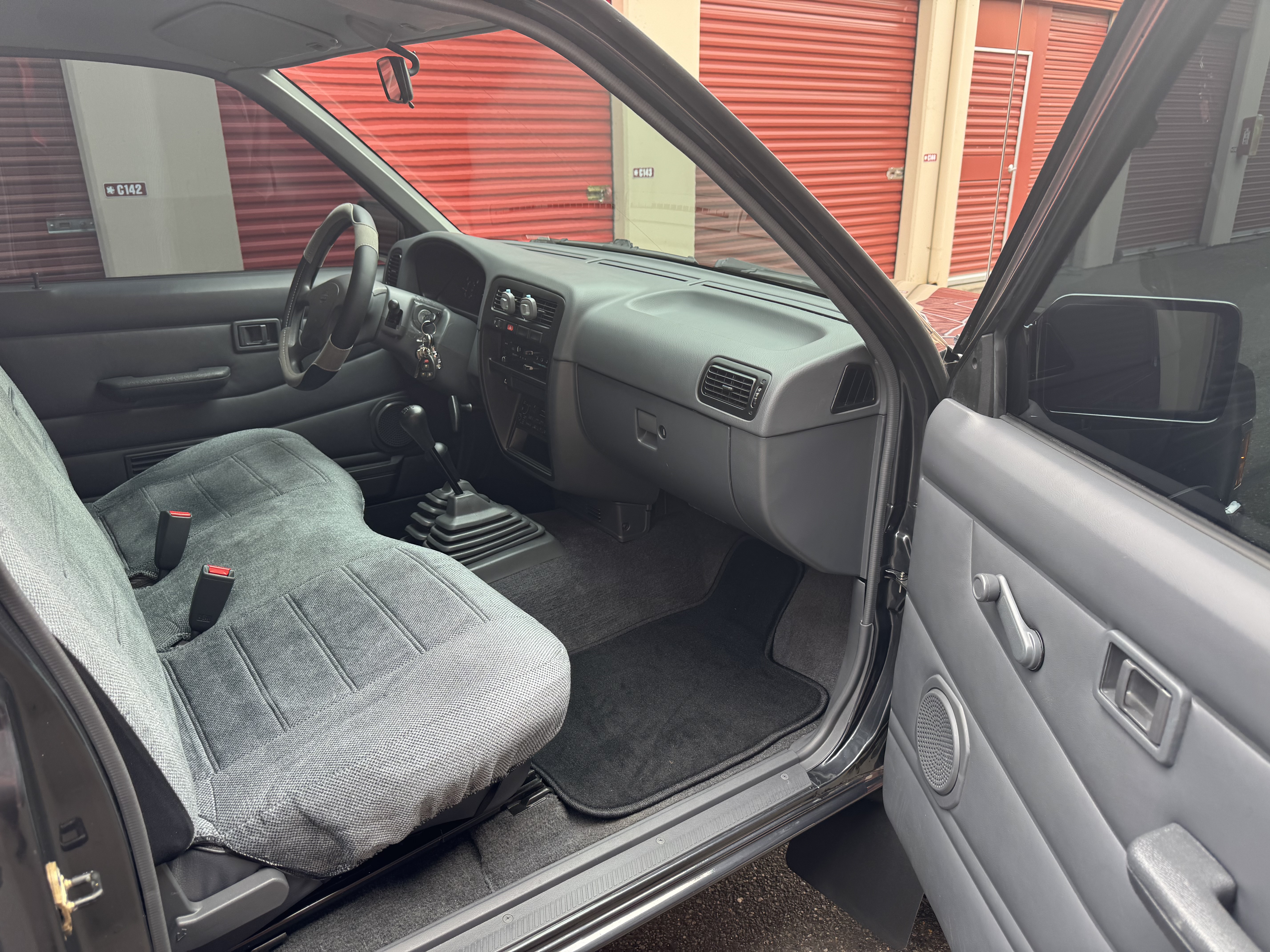 Used 1994 Nissan Pickup XE AWD/4WD image 12