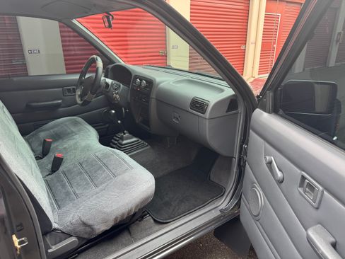Used 1994 Nissan Pickup XE AWD/4WD image 12