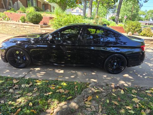 Used 2016 BMW M5 RWD image 2
