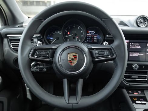 Used 2025 Porsche Macan image 10
