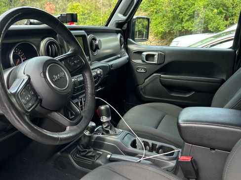 Used 2021 Jeep Gladiator Sport image 5