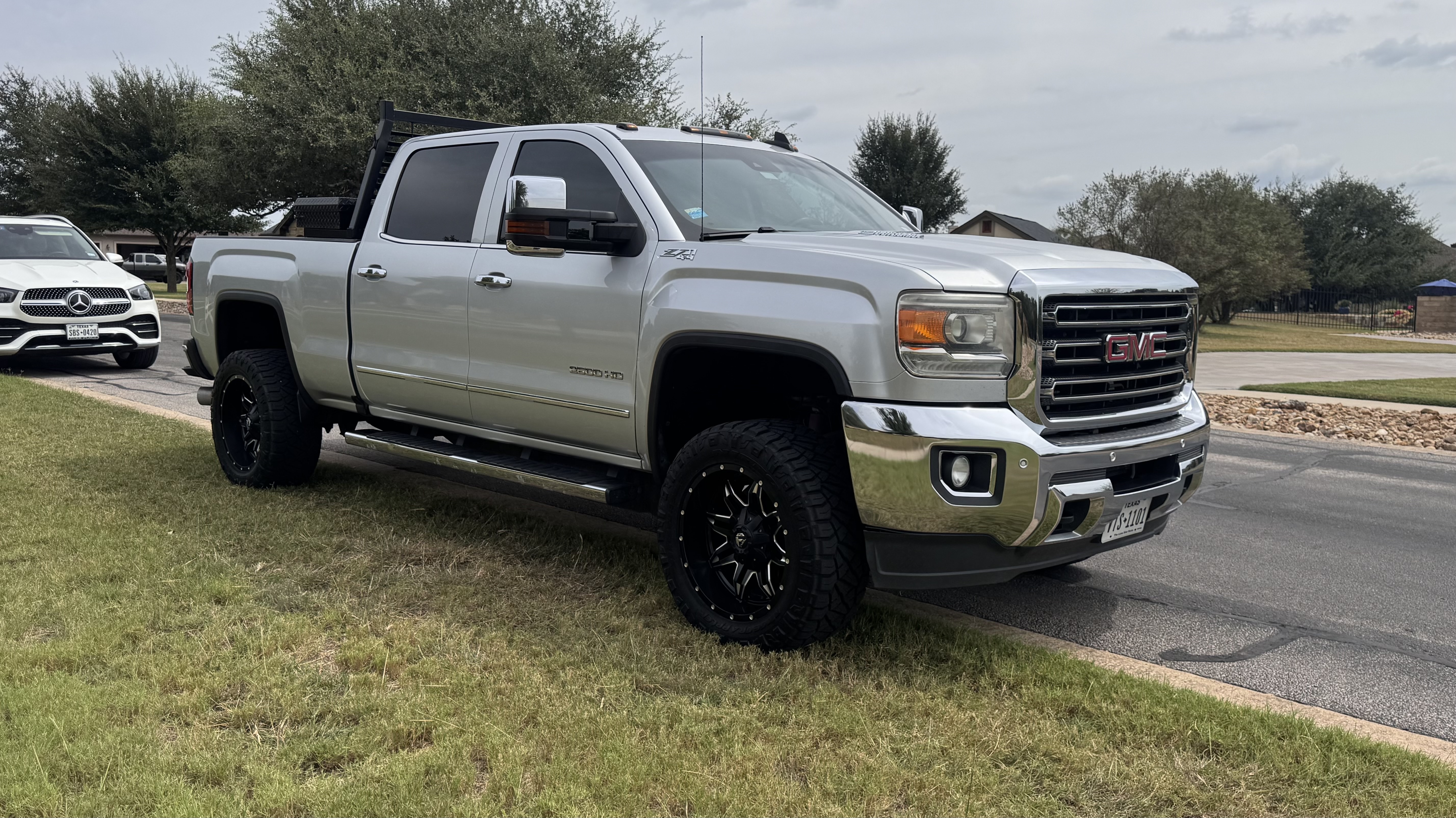 Used 2016 GMC Sierra 2500 SLT w/ Duramax Plus Package AWD/4WD image 1