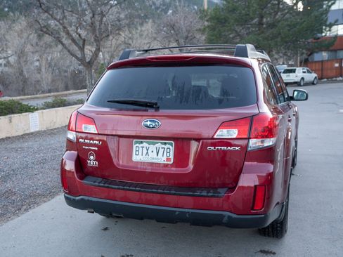 Used 2013 Subaru Outback 2.5i Premium w/ All-Weather Pkg image 4