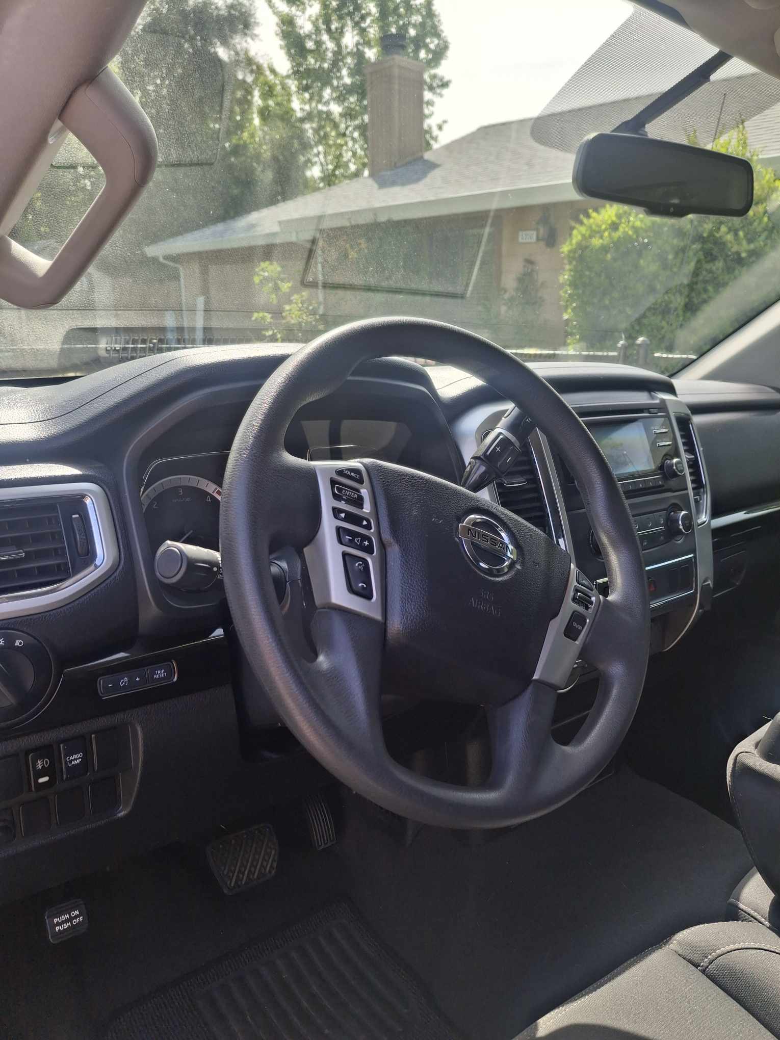 Used 2017 Nissan Titan SV AWD/4WD image 19