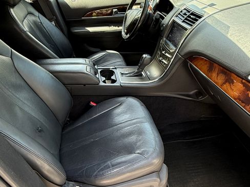 Used 2011 Lincoln MKX 2WD w/ Wood Pkg image 5