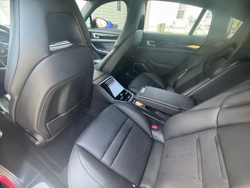 Used 2018 Porsche Panamera image 6