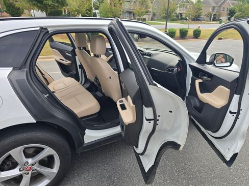 Used 2019 Jaguar F-PACE Premium image 13
