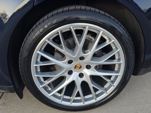 Used 2017 Porsche Panamera 4 image 17