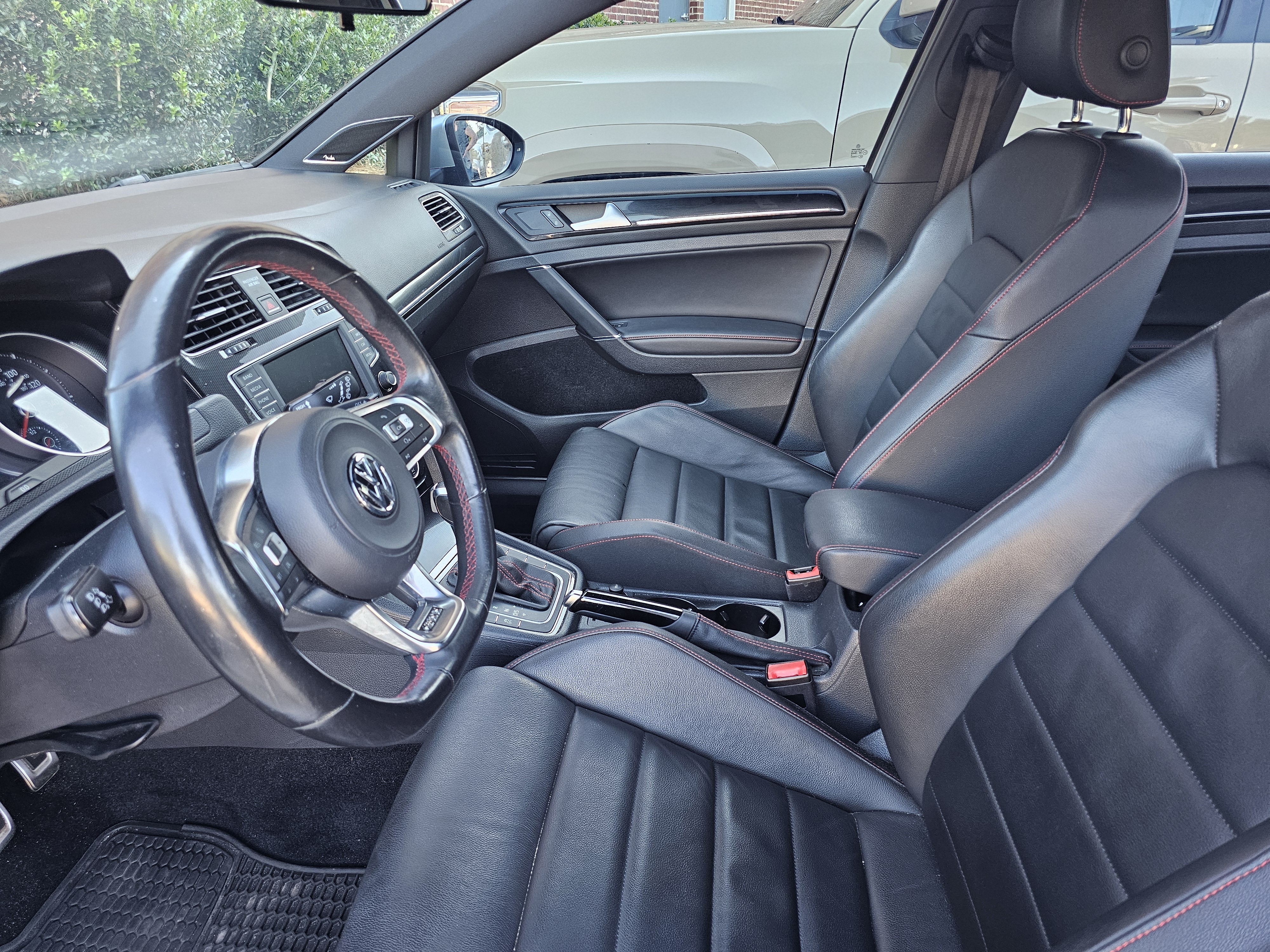 Used 2016 Volkswagen GTI Autobahn w/ Lighting Package (SEL) FWD image 20