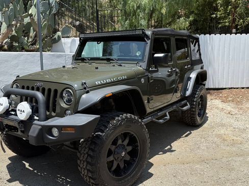 Used 2015 Jeep Wrangler Unlimited Rubicon w/ Connectivity Group image 1