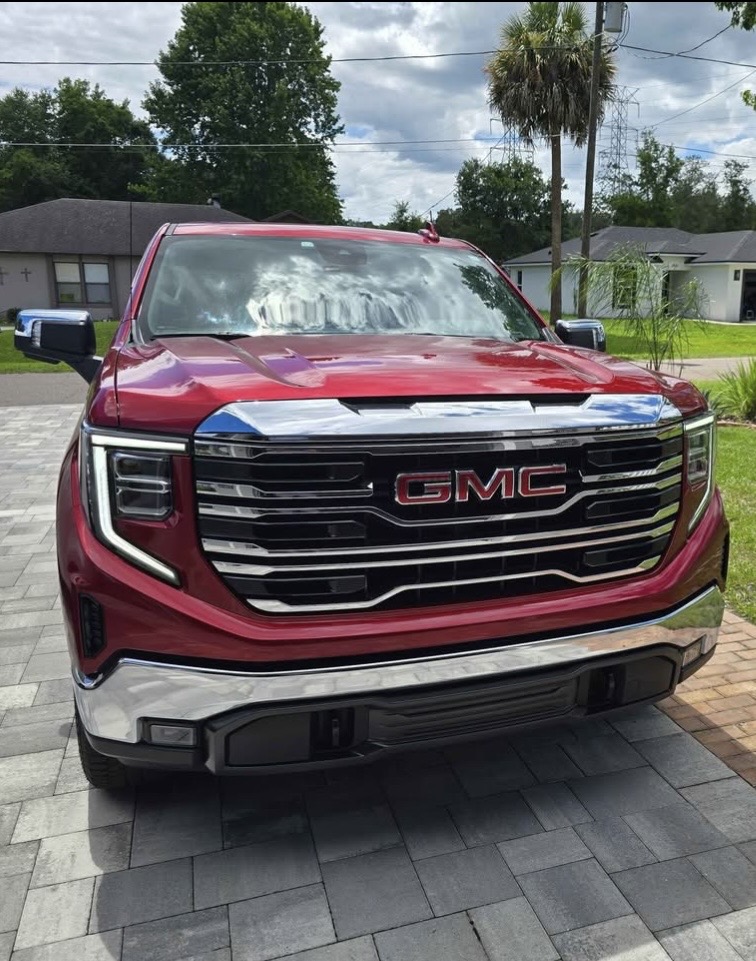 Used 2025 GMC Sierra 1500 SLT w/ SLT Premium Package AWD/4WD image 1
