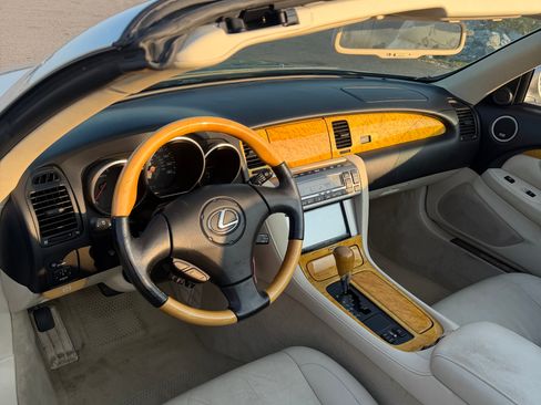 Used 2005 Lexus SC 430 Convertible w/ Preferred Accessory Pkg RWD image 14