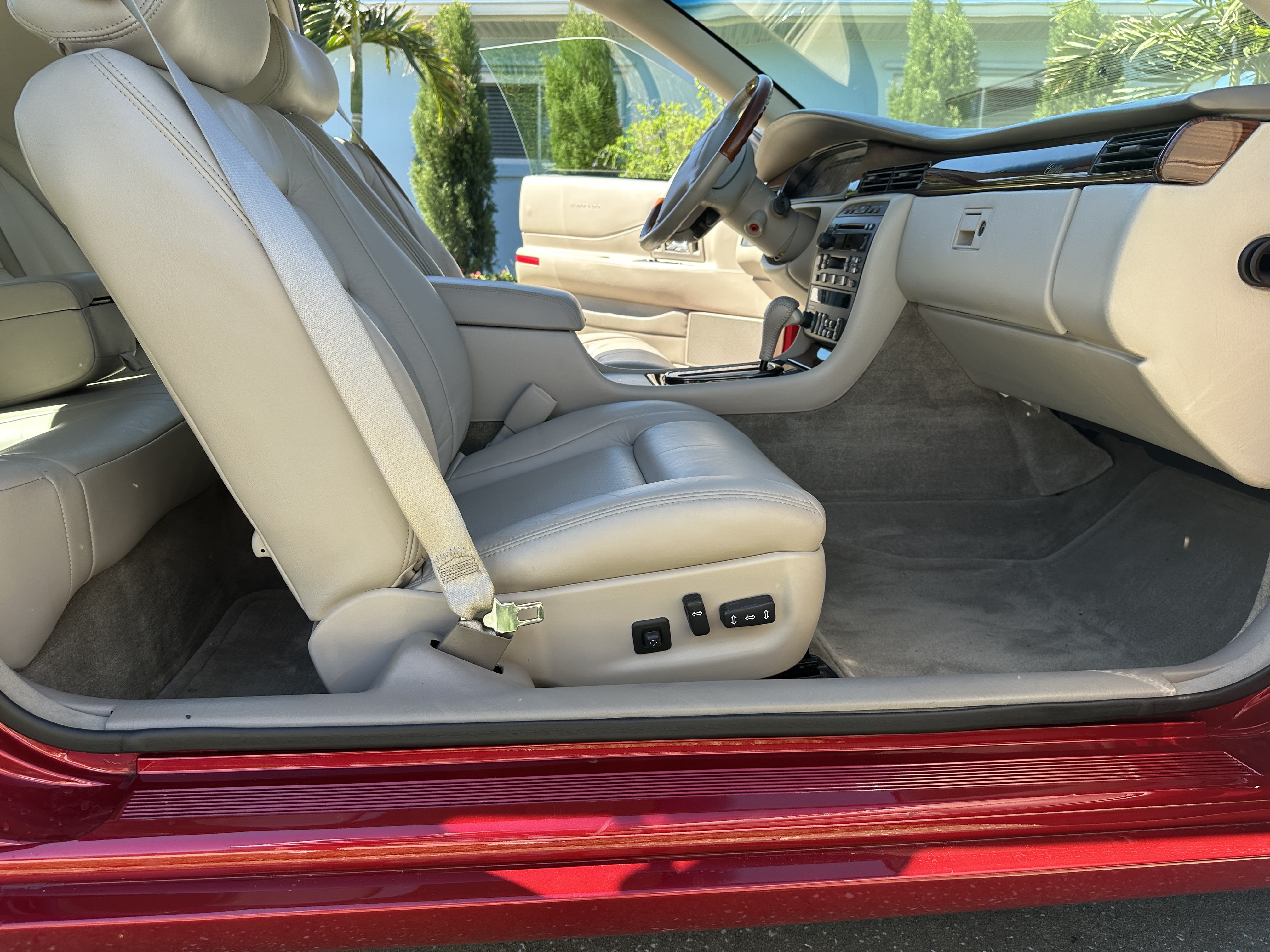 Used 2001 Cadillac Eldorado Touring FWD image 25