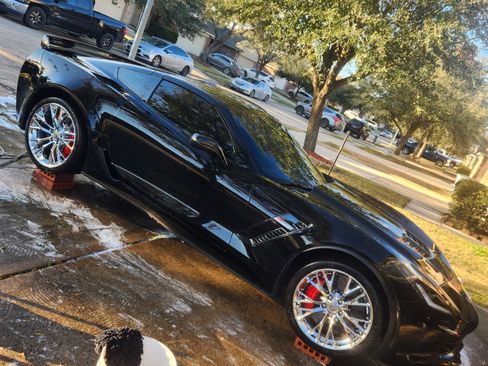 Used 2015 Chevrolet Corvette Z06 w/ 3LZ Preferred Equipment Group image 6