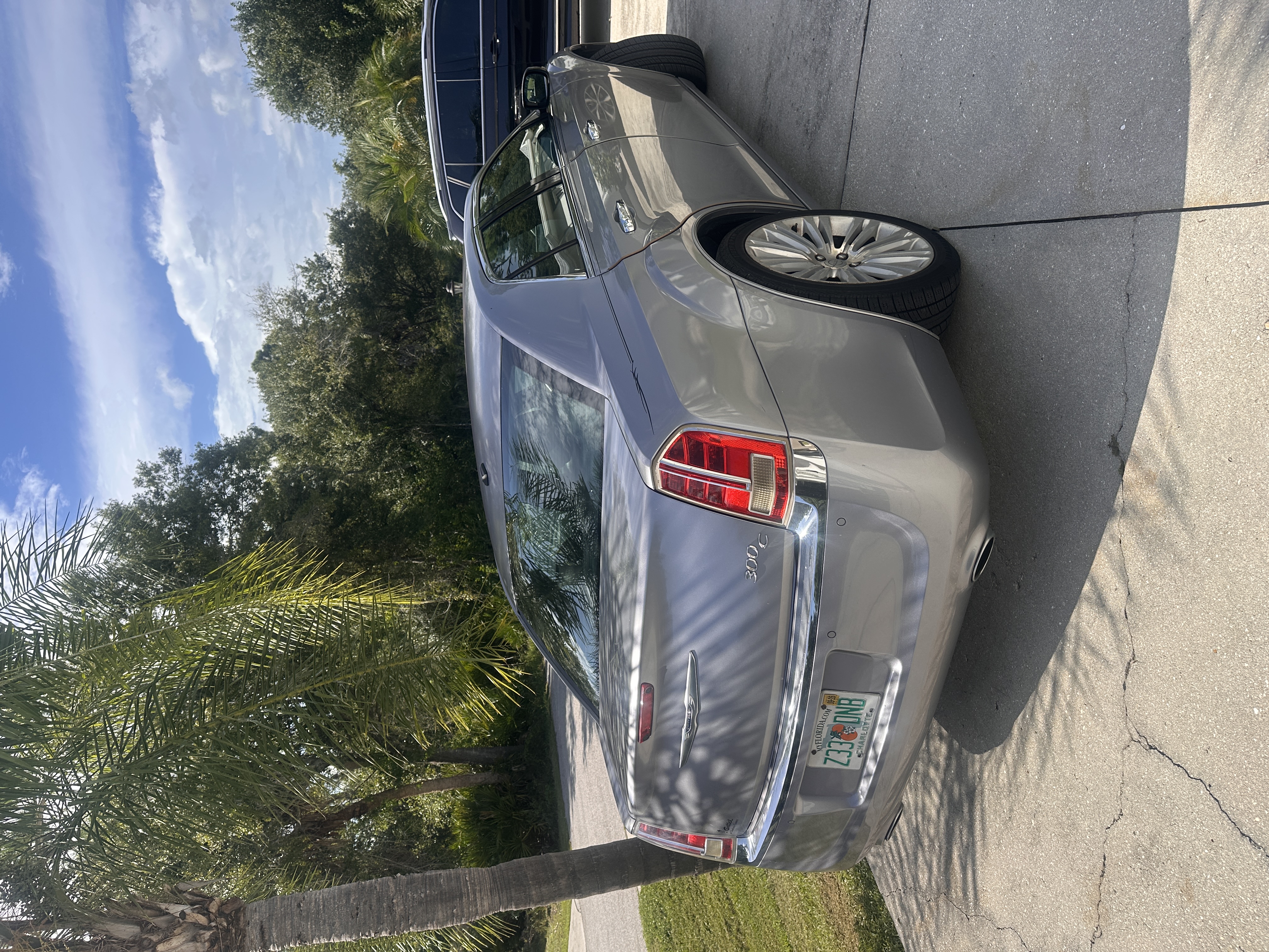 Used 2014 Chrysler 300 C RWD image 5
