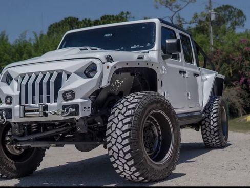 Used 2023 Jeep Gladiator Overland image 9