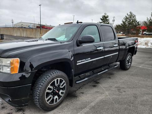 Used 2012 GMC Sierra 2500 Denali w/ Suspension Package, Off-Road image 2