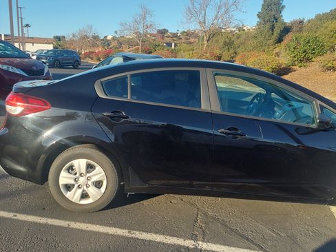 Used 2017 Kia Forte LX w/ LX Popular Package image 5